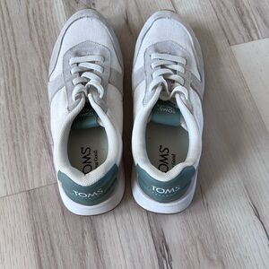 TOMS TRVL LITE Retro Runner Sneaker
